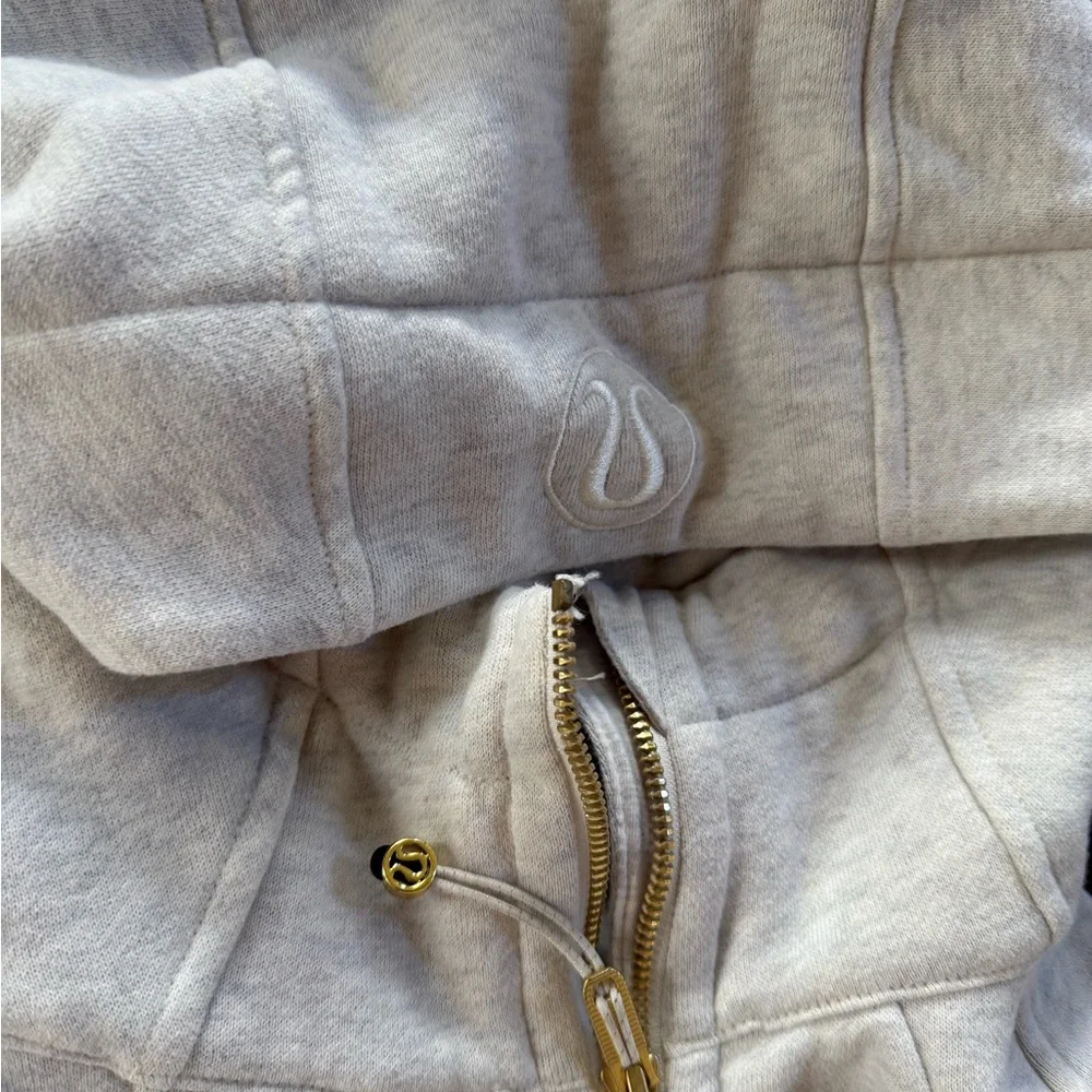 Lululemon 6 oatmeal grey Gray Zip-Up Hoodie with gold accents - Picture 2 of 6